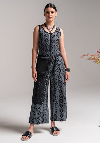 Greta singlet black Lacey Leaf Print