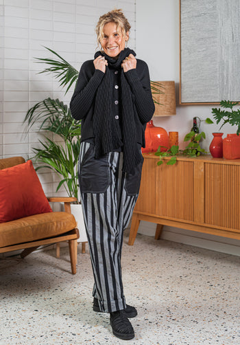 Luna Gallery - Wobble Knit Scarf - black, ruby or bone